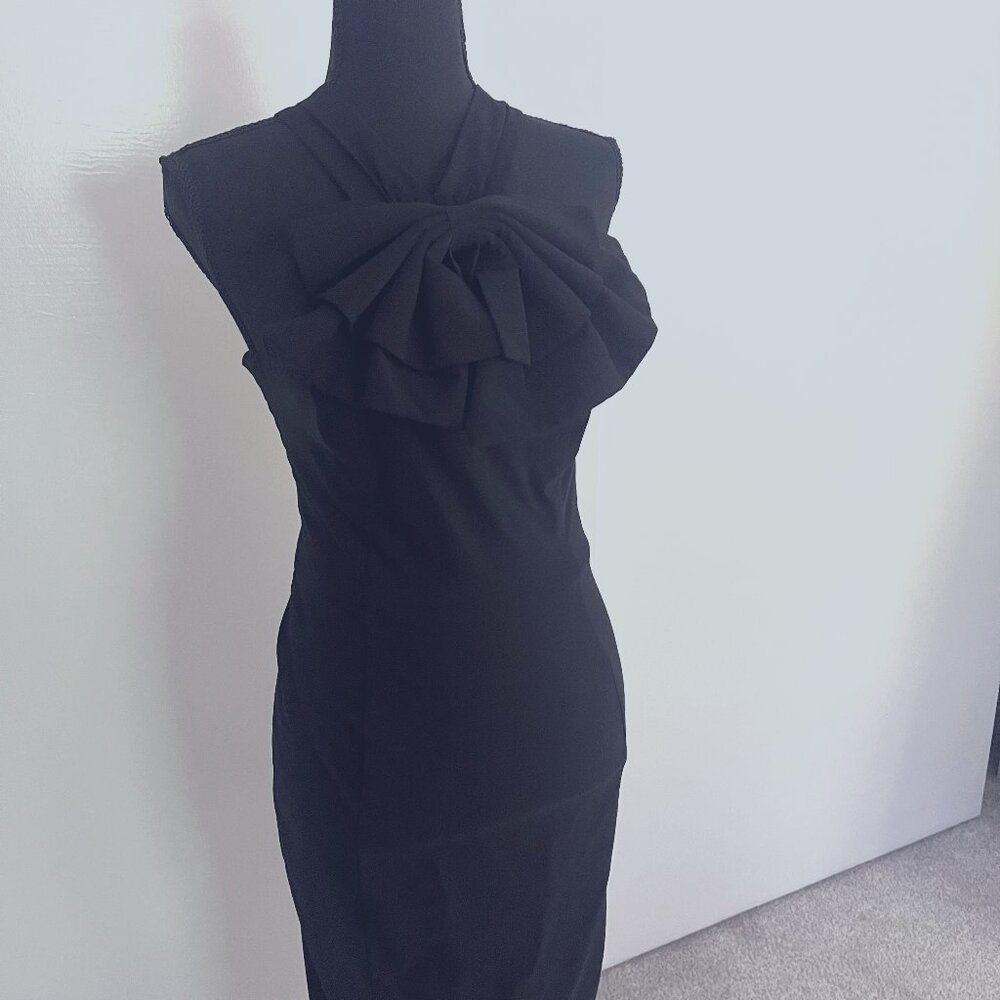 🖤 Vintage Diva Little Black Dress – Size M – Bold Bow Detail 🖤